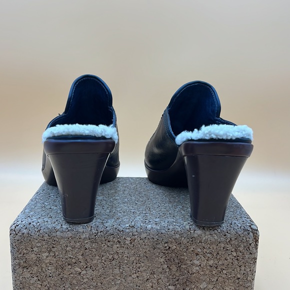 UGG | Leather Clogs - Picture 4 of 12